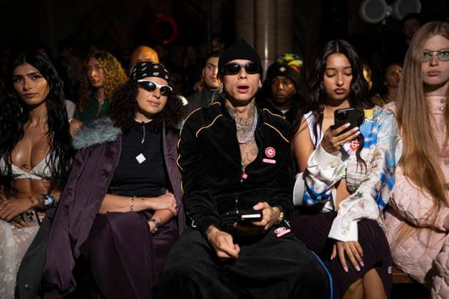 British rapper Central Cee Oakley Neil Caesar Su at Front Row Casablanca Womenswear Collection Spring Summer 2026 show as part of Paris Fashion Week PFW , 23 avenue georges V, Paris, France, October 01, 2025 Pierre Perusseau Bestimage Front Row Casablanca Womenswear Spring Summer 2026 show as part of Paris Fashion Week on October 01, 2025 in Paris France Paris France  Copyright: xTizianoxDaxSilvax-xPierrexPerusseaux xBestimagexTizianoxDaxSilvax-xPierrexPerusseaux xBestimagex