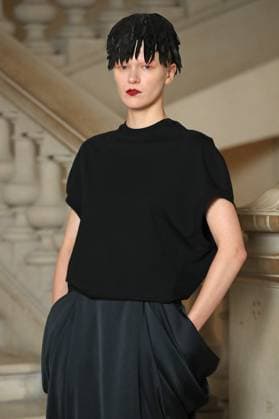 PFW - Maitrepierre Runway A model during the Maitrepierre Womenswear Spring Summer 2026 show at Palais de Tokyo as part of Paris Fashion Week on October 1, 2025 in Paris, France. Photo by Alain-gil Gonzalze ABACAPRESS.COM Paris France  Copyright: xGonzalezxAlain-Gil ABACAx