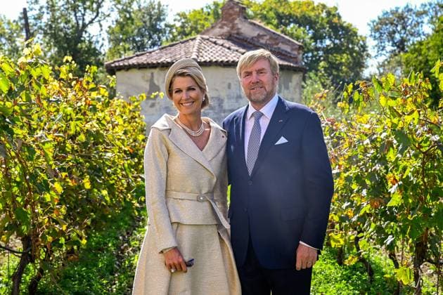 The Netherlands, 2025-10-01 14:58:07 TOULOUSE, 1 October 2025, Domaine de Candie. King Willem-Alexander and Her Queen Maxima are on a working visit to the Occitanie region of France. They are visiting the city of Toulouse. PHOTO: NLBeeld Patrick van Emstop the photo: Photo opportunity at Domaine de Candie. Domaine de Candie is an urban farm that produces fruits and vegetables primarily for school canteens. Credit: NL Beeld Patrick van Emst  Copyright: xx x