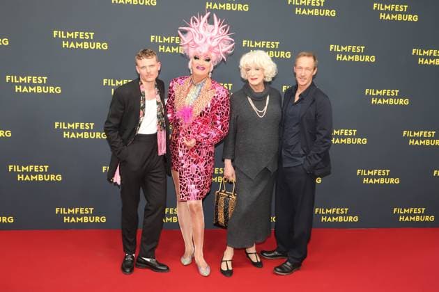 Filmfest Hamburg Premiere Olivia v l Johannes Hegemann, Olivia Jones Oliver Knöbel Lilo Wanders Ernst Johann Ernie Reinhardt Stephan Kampwirth with Olivia , Filmfest Hamburg, Cinemaxx Dammtor, Hamburg, 29 09 2025 Copyright: xEventpressxBecherx