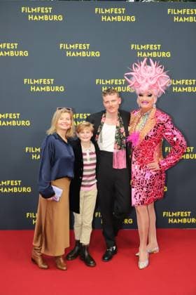 Filmfest Hamburg Premiere Olivia Annette Frier, Arian Wegener, Johannes Hegemann and Olivia Jones Oliver Knöbel Olivia , Filmfest Hamburg, Cinemaxx Dammtor, Hamburg, 29 09 2025 Copyright: xEventpressxBecherx