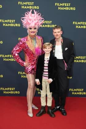 Filmfest Hamburg Premiere Olivia Olivia Jones Oliver Knöbel with Arian Wegener and Johannes Hegemann Olivia , Filmfest Hamburg, Cinemaxx Dammtor, Hamburg, 29 09 2025 Copyright: xEventpressxBecherx