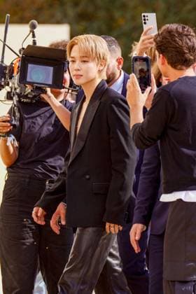 Jimin at the arrivals of the Christian Dior Womenswear Collection Prêt à Porter Printemps Eté 2026 show as part of Paris Fashion Week PFW , in the Jardin des Tuileries, in Paris, France, October 01, 2025 Bertrand Exertier Bestimage Arrivals Christian Dior Womenswear Spring Summer 2026 show as part of Paris Fashion Week on October 01, 2025 in Paris, France Paris France  Copyright: xBertrandxExertierx xBestimagexBertrandxExertierx xBestimagex