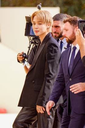 Jimin at the arrivals of the Christian Dior Womenswear Collection Prêt à Porter Printemps Eté 2026 show as part of Paris Fashion Week PFW , in the Jardin des Tuileries, in Paris, France, October 01, 2025 Bertrand Exertier Bestimage Arrivals Christian Dior Womenswear Spring Summer 2026 show as part of Paris Fashion Week on October 01, 2025 in Paris, France Paris France  Copyright: xBertrandxExertierx xBestimagexBertrandxExertierx xBestimagex