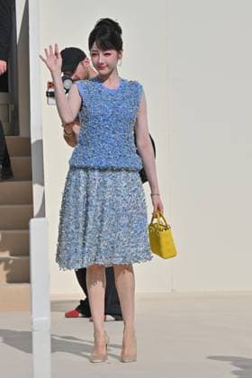 PFW Dior Outside Arrivals Guest arriving at Dior Show during Paris Fashion Week in Paris, France on October 1, 2025. Photo by Julien Reynaud APS-Medias ABACAPRESS.COM Paris France  Copyright: xReynaudxJulien APS-Medias ABACAx