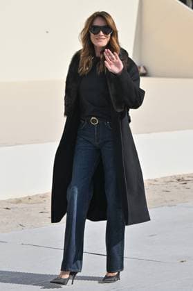 PFW Dior Outside Arrivals Carla Bruni arriving at Dior Show during Paris Fashion Week in Paris, France on October 1, 2025. Photo by Julien Reynaud APS-Medias ABACAPRESS.COM Paris France  Copyright: xReynaudxJulien APS-Medias ABACAx
