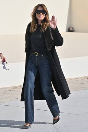 PFW Dior Outside Arrivals Carla Bruni arriving at Dior Show during Paris Fashion Week in Paris, France on October 1, 2025. Photo by Julien Reynaud APS-Medias ABACAPRESS.COM Paris France  Copyright: xReynaudxJulien APS-Medias ABACAx