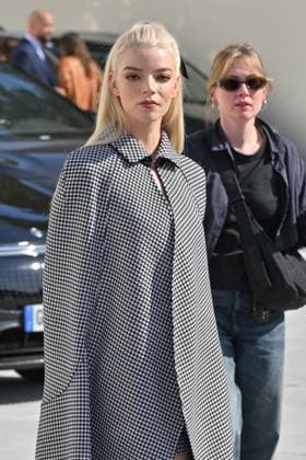 PFW Dior Outside Arrivals Anya Taylor Joy arriving at Dior Show during Paris Fashion Week in Paris, France on October 1, 2025. Photo by Julien Reynaud APS-Medias ABACAPRESS.COM Paris France  Copyright: xReynaudxJulien APS-Medias ABACAx