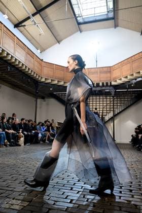 PFW - DE MOO Runway A model walks the runway during the DE MOO Womenswear Spring Summer 2026 show as part of Paris Fashion Week on October 1, 2025 in Paris, France. Photo by Jana Call me J ABACAPRESS.COM Paris Ile de France France  Copyright: xJanaxCallxmexJ ABACAx