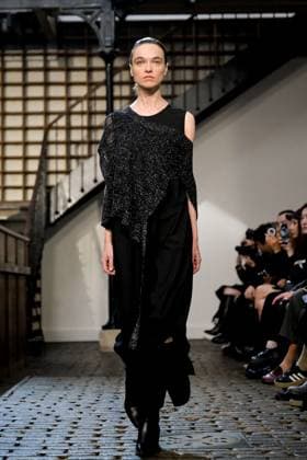 PFW - DE MOO Runway A model walks the runway during the DE MOO Womenswear Spring Summer 2026 show as part of Paris Fashion Week on October 1, 2025 in Paris, France. Photo by Jana Call me J ABACAPRESS.COM Paris Ile de France France  Copyright: xJanaxCallxmexJ ABACAx