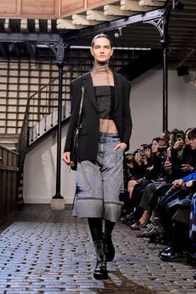 PFW - DE MOO Runway A model walks the runway during the DE MOO Womenswear Spring Summer 2026 show as part of Paris Fashion Week on October 1, 2025 in Paris, France. Photo by Jana Call me J ABACAPRESS.COM Paris Ile de France France  Copyright: xJanaxCallxmexJ ABACAx