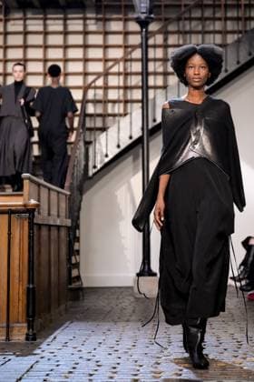 PFW - DE MOO Runway A model walks the runway during the DE MOO Womenswear Spring Summer 2026 show as part of Paris Fashion Week on October 1, 2025 in Paris, France. Photo by Jana Call me J ABACAPRESS.COM Paris Ile de France France  Copyright: xJanaxCallxmexJ ABACAx