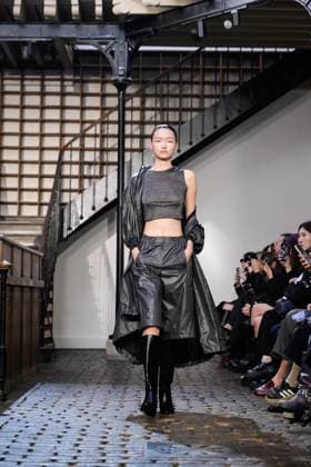 PFW - DE MOO Runway A model walks the runway during the DE MOO Womenswear Spring Summer 2026 show as part of Paris Fashion Week on October 1, 2025 in Paris, France. Photo by Jana Call me J ABACAPRESS.COM Paris Ile de France France  Copyright: xJanaxCallxmexJ ABACAx