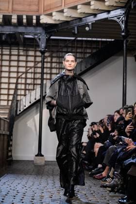 PFW - DE MOO Runway A model walks the runway during the DE MOO Womenswear Spring Summer 2026 show as part of Paris Fashion Week on October 1, 2025 in Paris, France. Photo by Jana Call me J ABACAPRESS.COM Paris Ile de France France  Copyright: xJanaxCallxmexJ ABACAx