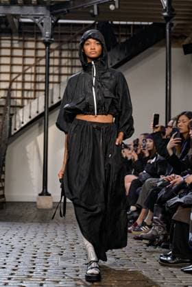 PFW - DE MOO Runway A model walks the runway during the DE MOO Womenswear Spring Summer 2026 show as part of Paris Fashion Week on October 1, 2025 in Paris, France. Photo by Jana Call me J ABACAPRESS.COM Paris Ile de France France  Copyright: xJanaxCallxmexJ ABACAx