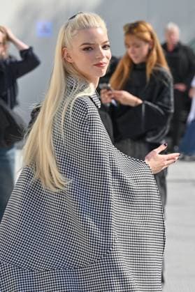 PFW Dior Outside Arrivals Anya Taylor Joy arriving at Dior Show during Paris Fashion Week in Paris, France on October 1, 2025. Photo by Julien Reynaud APS-Medias ABACAPRESS.COM Paris France  Copyright: xReynaudxJulien APS-Medias ABACAx