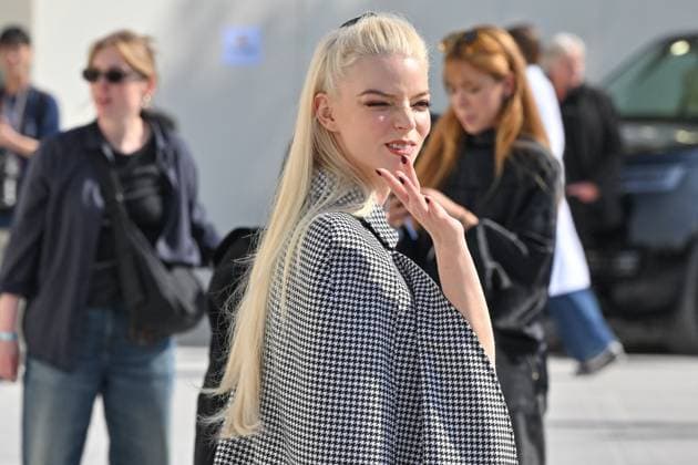 PFW Dior Outside Arrivals Anya Taylor Joy arriving at Dior Show during Paris Fashion Week in Paris, France on October 1, 2025. Photo by Julien Reynaud APS-Medias ABACAPRESS.COM Paris France  Copyright: xReynaudxJulien APS-Medias ABACAx