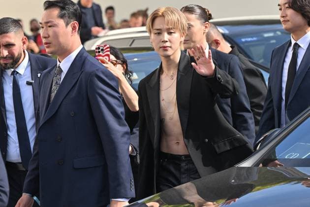 PFW Dior Outside Arrivals Guest arriving at Dior Show during Paris Fashion Week in Paris, France on October 1, 2025. Photo by Julien Reynaud APS-Medias ABACAPRESS.COM Paris France  Copyright: xReynaudxJulien APS-Medias ABACAx