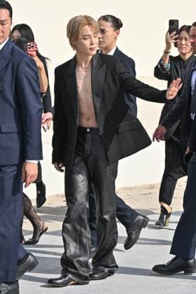 PFW Dior Outside Arrivals Guest arriving at Dior Show during Paris Fashion Week in Paris, France on October 1, 2025. Photo by Julien Reynaud APS-Medias ABACAPRESS.COM Paris France  Copyright: xReynaudxJulien APS-Medias ABACAx