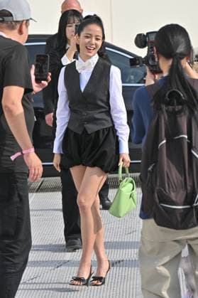 PFW Dior Outside Arrivals Jisoo arriving at Dior Show during Paris Fashion Week in Paris, France on October 1, 2025. Photo by Julien Reynaud APS-Medias ABACAPRESS.COM Paris France  Copyright: xReynaudxJulien APS-Medias ABACAx