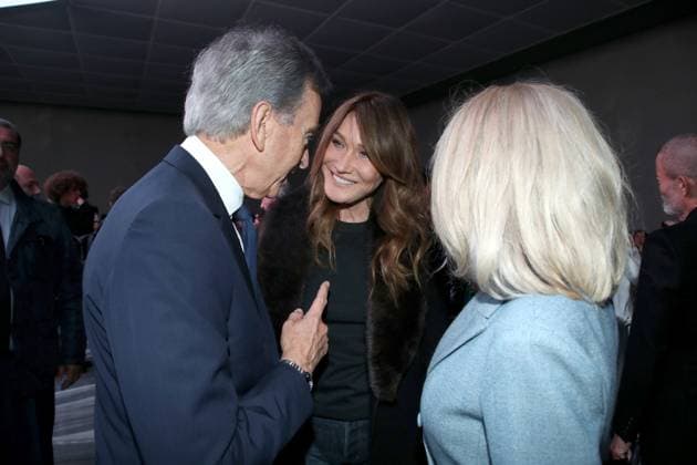 Bernard Arnault, Carla Bruni and Brigitte Macron at the Front Row of the Christian Dior Womenswear Collection Prêt à Porter Spring Summer 2026 show as part of Paris Fashion Week PFW , in the Jardin des Tuileries, in Paris, France, October 1st, 2025 Bertrand Rindoff Bestimage Front Row Christian Dior Womenswear Spring Summer 2026 show as part of Paris Fashion Week on October 1st, 2025 in Paris, France Paris France  Copyright: xBERTRANDxRINDOFFxPETROFFx xBESTIMAGExBERTRANDxRINDOFFxPETROFFx xBESTIMAGEx