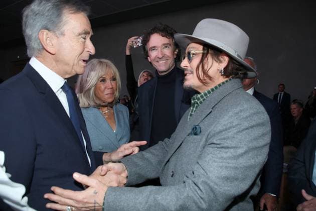 Bernard Arnault, Brigitte Macron, Antoine Arnault and Johnny Depp at the Front Row of the Christian Dior Womenswear Collection Prêt à Porter Spring Summer 2026 show as part of Paris Fashion Week PFW , in the Jardin des Tuileries, in Paris, France, October 1st, 2025 Bertrand Rindoff Bestimage Front Row Christian Dior Womenswear Spring Summer 2026 show as part of Paris Fashion Week on October 1st, 2025 in Paris, France Paris France  Copyright: xBERTRANDxRINDOFFxPETROFFx xBESTIMAGExBERTRANDxRINDOFFxPETROFFx xBESTIMAGEx