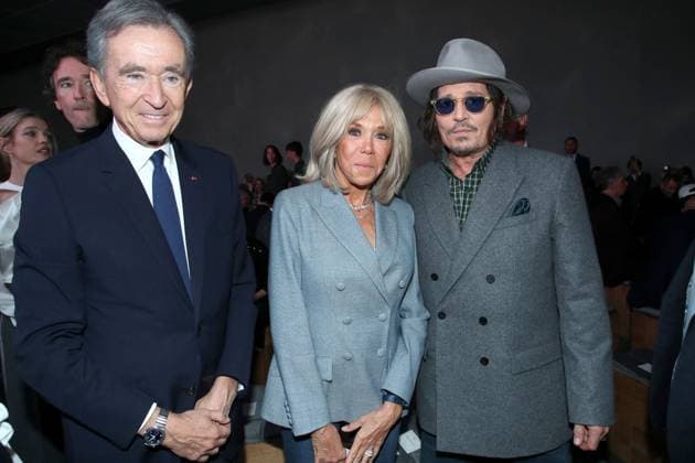 Bernard Arnault, Brigitte Macron and Johnny Depp at the Front Row of the Christian Dior Womenswear Collection Prêt à Porter Spring Summer 2026 show as part of Paris Fashion Week PFW , in the Jardin des Tuileries, in Paris, France, October 1st, 2025 Bertrand Rindoff Bestimage Front Row Christian Dior Womenswear Spring Summer 2026 show as part of Paris Fashion Week on October 1st, 2025 in Paris, France Paris France  Copyright: xBERTRANDxRINDOFFxPETROFFx xBESTIMAGExBERTRANDxRINDOFFxPETROFFx xBESTIMAGEx