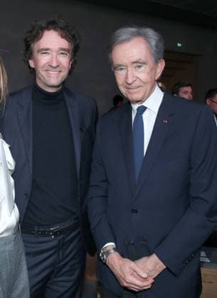 Antoine Arnault et Bernard Arnault au Front Row du défilé Christian Dior Collection Femme Prêt à Porter Printemps Eté 2026 lors de la Fashion Week de Paris PFW , dans le Jardin des Tuileries, à Paris, France, le 1er octobre 2025 Bertrand Rindoff Bestimage Front Row Christian Dior Womenswear Spring Summer 2026 show as part of Paris Fashion Week on October 1st, 2025 in Paris, France Paris France  Copyright: xBERTRANDxRINDOFFxPETROFFx xBESTIMAGExBERTRANDxRINDOFFxPETROFFx xBESTIMAGEx