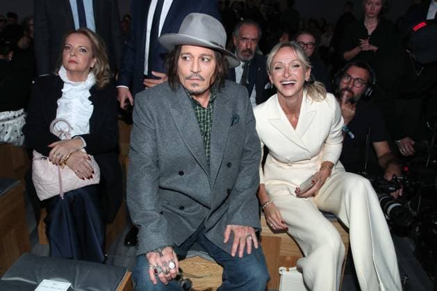 Johnny Depp and guest at the Front Row of the Christian Dior Womenswear Collection Prêt à Porter Spring Summer 2026 show as part of Paris Fashion Week PFW , in the Jardin des Tuileries, in Paris, France, October 1st, 2025 Bertrand Rindoff Bestimage Front Row Christian Dior Womenswear Spring Summer 2026 show as part of Paris Fashion Week on October 1st, 2025 in Paris, France Paris France  Copyright: xBERTRANDxRINDOFFxPETROFFx xBESTIMAGExBERTRANDxRINDOFFxPETROFFx xBESTIMAGEx