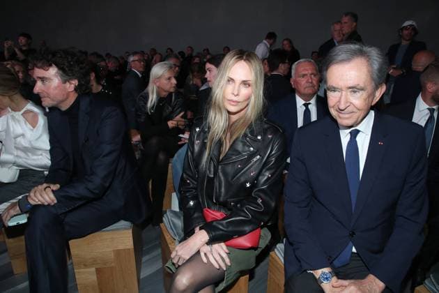 Antoine Arnault, Charlize Theron and Bernard Arnault at the Front Row of the Christian Dior Womenswear Collection Prêt à Porter Spring Summer 2026 show as part of Paris Fashion Week PFW , in the Jardin des Tuileries, in Paris, France, October 1st, 2025 Bertrand Rindoff Bestimage Front Row Christian Dior Womenswear Spring Summer 2026 show as part of Paris Fashion Week on October 1st, 2025 in Paris, France Paris France  Copyright: xBERTRANDxRINDOFFxPETROFFx xBESTIMAGExBERTRANDxRINDOFFxPETROFFx xBESTIMAGEx