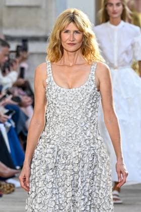 Laura Dern parades for Gabriela Hearst Womens Collection Prêt à Porter Printemps Eté 2026 at Paris Fashion Week PFW , in Paris, France, on October 01, 2025 Bestimage Laura Dern on the runway at the Gabriela Hearst fashion show as part of Spring Summer 2026 Paris Fashion Week on October 01, 2025 in Paris, France Paris France  Copyright: xAgencex xBestimagexAgencex xBestimagex
