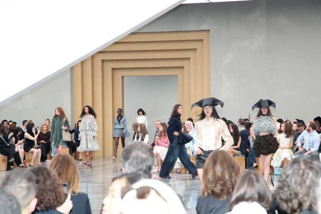 Christian Dior Womenswear Spring Summer 2026 show as part of Paris Fashion Week PFW , Jardin des Tuileries, Paris, France, October 1st, 2025 Bertrand Rindoff Bestimage Runway Christian Dior Womenswear Spring Summer 2026 show as part of Paris Fashion Week on October 1st, 2025 in Paris, France Paris France  Copyright: xRINDOFF-BORDEx xBESTIMAGExRINDOFF-BORDEx xBESTIMAGEx