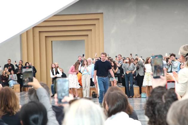 J W Anderson Christian Dior Womenswear Spring Summer 2026 show as part of Paris Fashion Week PFW , Jardin des Tuileries, Paris, France, October 1st, 2025 Bertrand Rindoff Bestimage Runway Christian Dior Womenswear Spring Summer 2026 show as part of Paris Fashion Week on October 1st, 2025 in Paris, France Paris France  Copyright: xRINDOFF-BORDEx xBESTIMAGExRINDOFF-BORDEx xBESTIMAGEx
