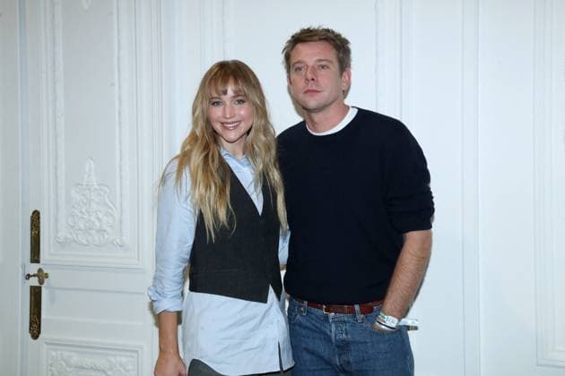 Jennifer Lawrence and J W Anderson at the Greeting of the Christian Dior Womenswear Collection Prêt à Porter Spring Summer 2026 show as part of Paris Fashion Week PFW , in the Jardin des Tuileries, in Paris, France, October 1st, 2025 Bertrand Rindoff Bestimage Greeting Christian Dior Womenswear Spring Summer 2026 show as part of Paris Fashion Week on October 1st, 2025 in Paris, France Paris France  Copyright: xBERTRANDxRINDOFFxPETROFFx xBESTIMAGExBERTRANDxRINDOFFxPETROFFx xBESTIMAGEx