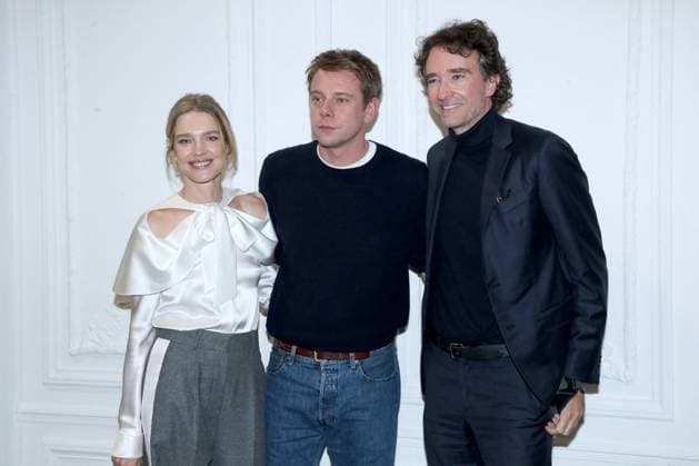 Natalia Vodianova, J W Anderson and Antoine Arnault at the Greeting of the Christian Dior Womenswear Collection Prêt à Porter Spring Summer 2026 show as part of Paris Fashion Week PFW , in the Jardin des Tuileries, in Paris, France, October 1st, 2025 Bertrand Rindoff Bestimage Greeting Christian Dior Womenswear Spring Summer 2026 show as part of Paris Fashion Week on October 1st, 2025 in Paris, France Paris France  Copyright: xBERTRANDxRINDOFFxPETROFFx xBESTIMAGExBERTRANDxRINDOFFxPETROFFx xBESTIMAGEx