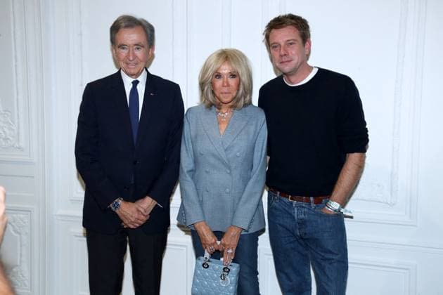 Bernard Arnault, Brigitte Macron and J W Anderson at the Greeting of the Christian Dior Womenswear Collection Prêt à Porter Spring Summer 2026 show as part of Paris Fashion Week PFW , in the Jardin des Tuileries, in Paris, France, October 1st, 2025 Bertrand Rindoff Bestimage Greeting Christian Dior Womenswear Spring Summer 2026 show as part of Paris Fashion Week on October 1st, 2025 in Paris, France Paris France  Copyright: xBERTRANDxRINDOFFxPETROFFx xBESTIMAGExBERTRANDxRINDOFFxPETROFFx xBESTIMAGEx
