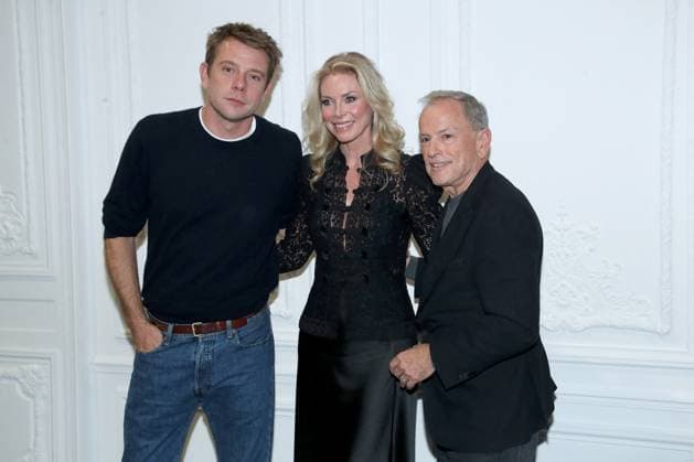 J W Anderson, guest and Michael Burke at the Greeting of the Christian Dior Womenswear Collection Prêt à Porter Spring Summer 2026 show as part of Paris Fashion Week PFW , in the Jardin des Tuileries, in Paris, France, October 1st, 2025 Bertrand Rindoff Bestimage Greeting Christian Dior Womenswear Spring Summer 2026 show as part of Paris Fashion Week on October 1st, 2025 in Paris, France Paris France  Copyright: xBERTRANDxRINDOFFxPETROFFx xBESTIMAGExBERTRANDxRINDOFFxPETROFFx xBESTIMAGEx