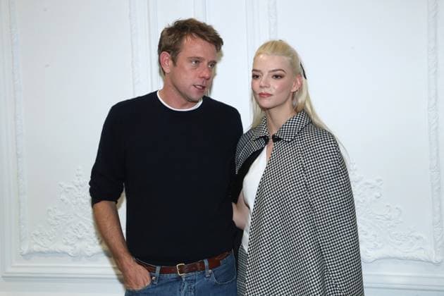 J W Anderson et Anya Taylor Joy au Greeting du défilé Christian Dior Collection Femme Prêt à Porter Printemps Eté 2026 lors de la Fashion Week de Paris PFW , dans le Jardin des Tuileries, à Paris, France, le 1er octobre 2025 Bertrand Rindoff Bestimage Greeting Christian Dior Womenswear Spring Summer 2026 show as part of Paris Fashion Week on October 1st, 2025 in Paris, France Paris France  Copyright: xBERTRANDxRINDOFFxPETROFFx xBESTIMAGExBERTRANDxRINDOFFxPETROFFx xBESTIMAGEx