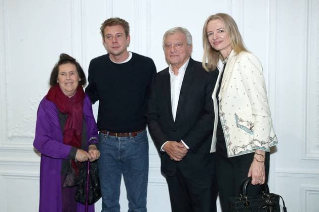 Suzy Menkes, J W Anderson, Sidney Toledano and Delphine Arnault Chief Executive Officer of Dior at the Greeting of the Christian Dior Womenswear Collection Prêt à Porter Spring Summer 2026 show as part of Paris Fashion Week PFW , in the Jardin des Tuileries, in Paris, France, October 1st, 2025 Bertrand Rindoff Bestimage Greeting Christian Dior Womenswear Spring Summer 2026 show as part of Paris Fashion Week on October 1st, 2025 in Paris, France Paris France  Copyright: xBERTRANDxRINDOFFxPETROFFx xBESTIMAGExBERTRANDxRINDOFFxPETROFFx xBESTIMAGEx