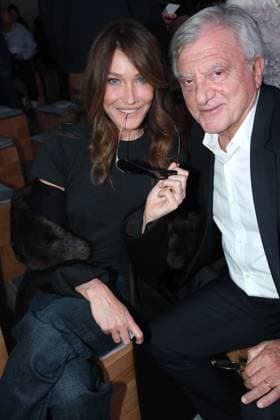 Carla Bruni and Sidney Toledano at the Front Row of the Christian Dior Womenswear Spring Summer 2026 show as part of Paris Fashion Week PFW , in the Jardin des Tuileries, Paris, France, October 1st, 2025 Bertrand Rindoff Bestimage Front Row Christian Dior Womenswear Spring Summer 2026 show as part of Paris Fashion Week on October 1st, 2025 in Paris, France Paris France  Copyright: xRINDOFF-BORDEx xBESTIMAGExRINDOFF-BORDEx xBESTIMAGEx
