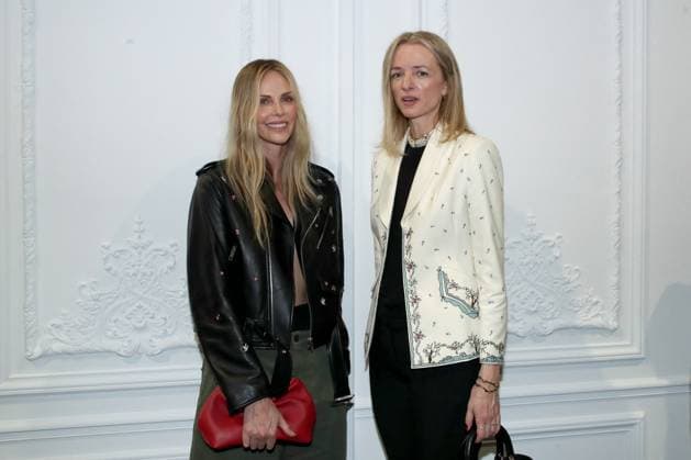 Charlize Theron and Delphine Arnault General Manager of Dior at the Front Row of the Christian Dior Womenswear Collection Prêt à Porter Spring Summer 2026 show as part of Paris Fashion Week PFW , in the Jardin des Tuileries, in Paris, France, October 1st, 2025 Bertrand Rindoff Bestimage Front Row Christian Dior Womenswear Spring Summer 2026 show as part of Paris Fashion Week on October 1st, 2025 in Paris, France Paris France  Copyright: xRINDOFF-BORDEx xBESTIMAGExRINDOFF-BORDEx xBESTIMAGEx