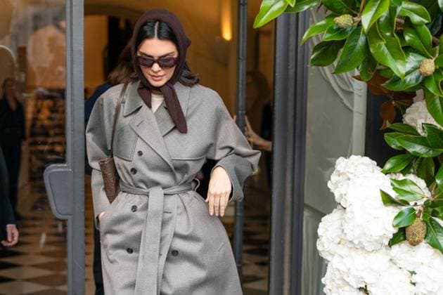 Kendall Jenner exits the Schiaparelli boutique during Paris Fashion Week PFW at Place Vendôme in Paris, France, on October 1st, 2025 Yehiel Cherkroune Bestimage Kendall Jenner exits the Schiaparelli boutique during Paris Fashion Week PFW at Place Vendôme in Paris, France, on October 1st, 2025 Paris France  Copyright: xYehielxChekrounex xBestimagexYehielxChekrounex xBestimagex