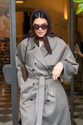 Kendall Jenner exits the Schiaparelli boutique during Paris Fashion Week PFW at Place Vendôme in Paris, France, on October 1st, 2025 Yehiel Cherkroune Bestimage Kendall Jenner exits the Schiaparelli boutique during Paris Fashion Week PFW at Place Vendôme in Paris, France, on October 1st, 2025 Paris France  Copyright: xYehielxChekrounex xBestimagexYehielxChekrounex xBestimagex