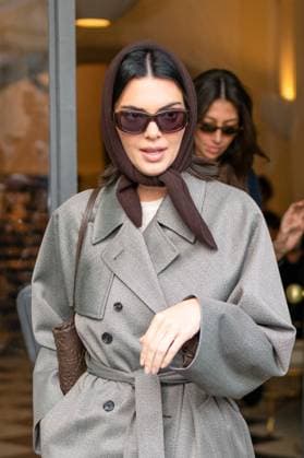 Kendall Jenner exits the Schiaparelli boutique during Paris Fashion Week PFW at Place Vendôme in Paris, France, on October 1st, 2025 Yehiel Cherkroune Bestimage Kendall Jenner exits the Schiaparelli boutique during Paris Fashion Week PFW at Place Vendôme in Paris, France, on October 1st, 2025 Paris France  Copyright: xYehielxChekrounex xBestimagexYehielxChekrounex xBestimagex