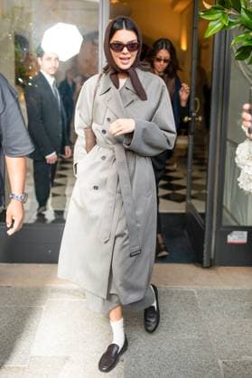 Kendall Jenner exits the Schiaparelli boutique during Paris Fashion Week PFW at Place Vendôme in Paris, France, on October 1st, 2025 Yehiel Cherkroune Bestimage Kendall Jenner exits the Schiaparelli boutique during Paris Fashion Week PFW at Place Vendôme in Paris, France, on October 1st, 2025 Paris France  Copyright: xYehielxChekrounex xBestimagexYehielxChekrounex xBestimagex