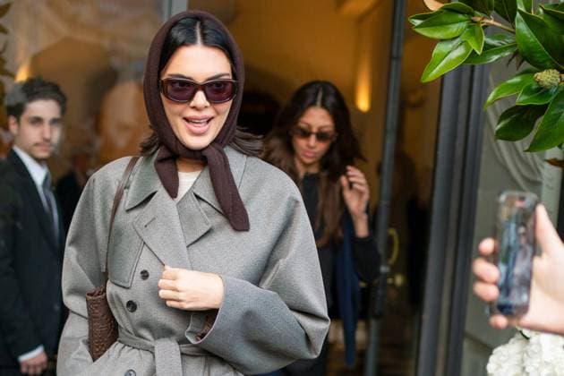 Kendall Jenner exits the Schiaparelli boutique during Paris Fashion Week PFW at Place Vendôme in Paris, France, on October 1st, 2025 Yehiel Cherkroune Bestimage Kendall Jenner exits the Schiaparelli boutique during Paris Fashion Week PFW at Place Vendôme in Paris, France, on October 1st, 2025 Paris France  Copyright: xYehielxChekrounex xBestimagexYehielxChekrounex xBestimagex
