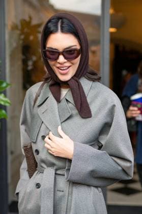 Kendall Jenner exits the Schiaparelli boutique during Paris Fashion Week PFW at Place Vendôme in Paris, France, on October 1st, 2025 Yehiel Cherkroune Bestimage Kendall Jenner exits the Schiaparelli boutique during Paris Fashion Week PFW at Place Vendôme in Paris, France, on October 1st, 2025 Paris France  Copyright: xYehielxChekrounex xBestimagexYehielxChekrounex xBestimagex