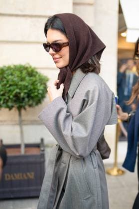 Kendall Jenner exits the Schiaparelli boutique during Paris Fashion Week PFW at Place Vendôme in Paris, France, on October 1st, 2025 Yehiel Cherkroune Bestimage Kendall Jenner exits the Schiaparelli boutique during Paris Fashion Week PFW at Place Vendôme in Paris, France, on October 1st, 2025 Paris France  Copyright: xYehielxChekrounex xBestimagexYehielxChekrounex xBestimagex