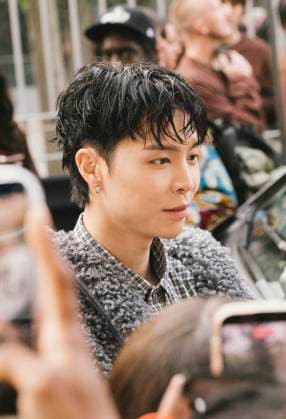 Johnny Suh on arrivals at the Acné Studio Womenswear Collection Prêt à Porter Printemps Eté 2026 show as part of Paris Fashion Week PFW , in Paris, France, on October 1st, 2025 Sam Delpech Bestimage Arrivals Acné Studio Womenswear Spring Summer 2026 show as part of Paris Fashion Week on October 1st, 2025 in Paris, France Paris France  Copyright: xSamxDelpechx xBestimagexSamxDelpechx xBestimagex