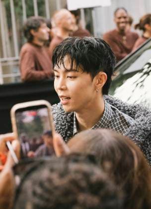 Johnny Suh on arrivals at the Acné Studio Womenswear Collection Prêt à Porter Printemps Eté 2026 show as part of Paris Fashion Week PFW , in Paris, France, on October 1st, 2025 Sam Delpech Bestimage Arrivals Acné Studio Womenswear Spring Summer 2026 show as part of Paris Fashion Week on October 1st, 2025 in Paris, France Paris France  Copyright: xSamxDelpechx xBestimagexSamxDelpechx xBestimagex